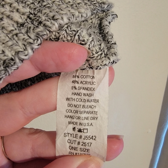 🌿Debut Gray V Neck Cami Crop Top - Picture 3 of 4